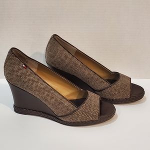 Women's Tommy Hilfiger Brown Size 10 Wedges